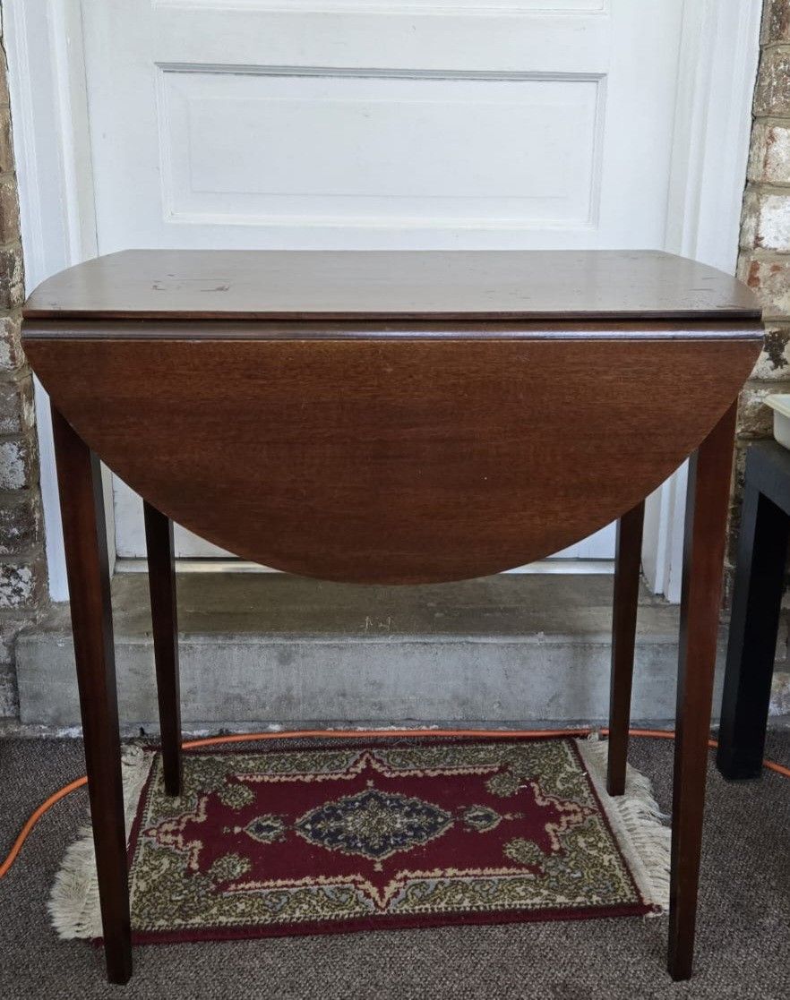 Antique Drop Leaf Table 26×16 Leaves Down 26×33 Leaves Up27 High.