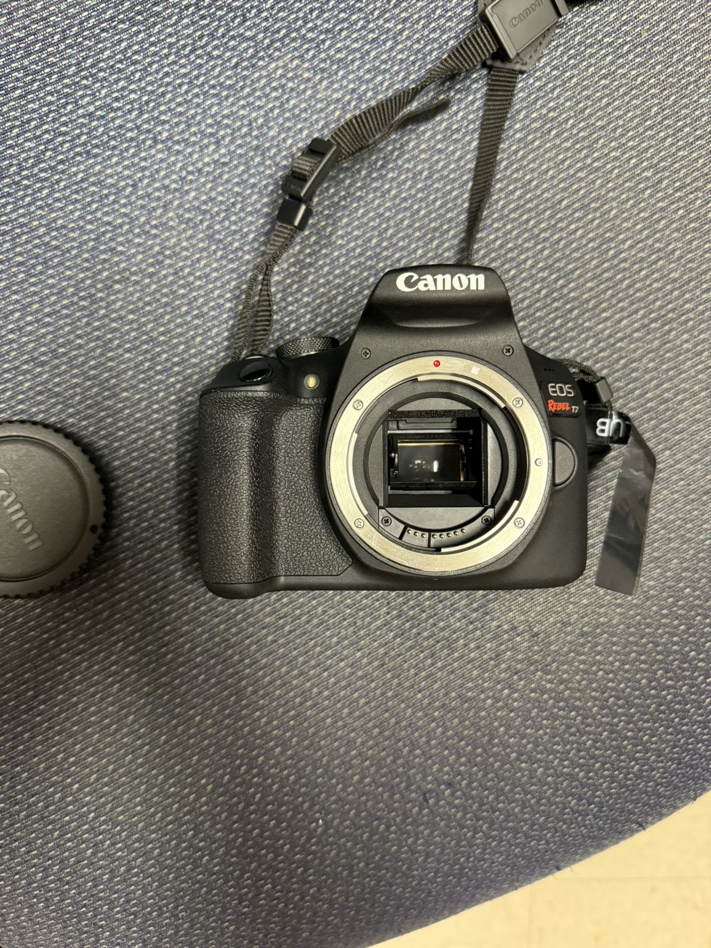 Canon T7