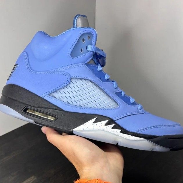 Air Jordan 5 Retro โUNCโ