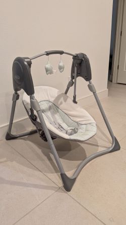 Graco Slim Spaces Compact Baby Swing