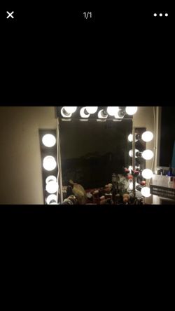 Vanity lights * no mirror *