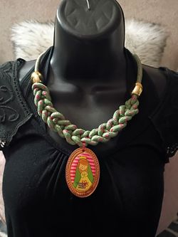 Statement piece necklace