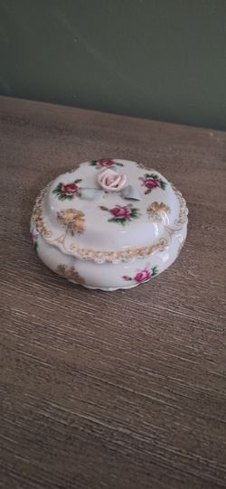 Porcelain rose trinket box with gold gilt detail