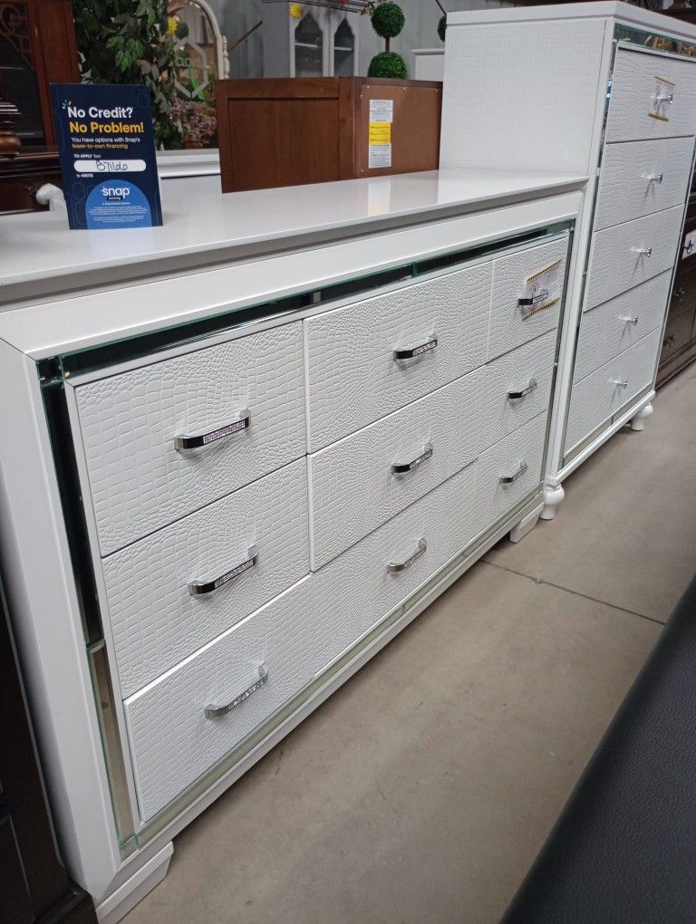 White Dressers And Nightstands
