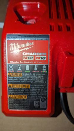 Milwaukee
M12 and M18 12-Volt/18-Volt Lithium-Ion Multi-Voltage Battery Charger