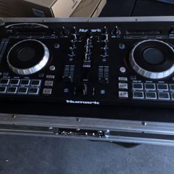 Numark Mixtrack Platinum FX With Case