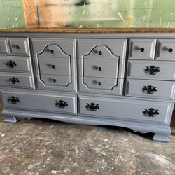 Gorgeous 11 Drawer Dresser