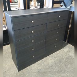 Ten drawers dresser with rails