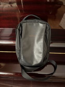 Lightly Used Waterfield Sutter Tech Sling - Compact