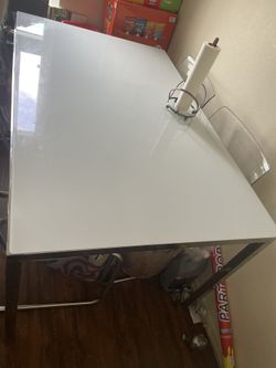 Dinning/ acrylic Table