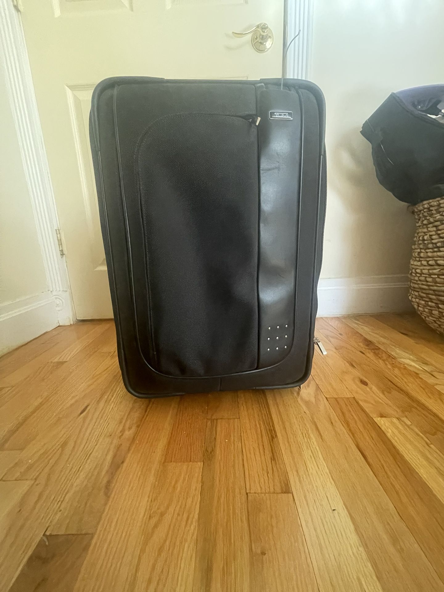 Tumi Lxt Discovert Wheeled Expandable 22”