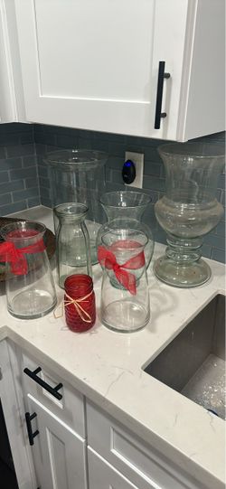Set of Clear Glass Vases Mixed Sizes and fruit placement