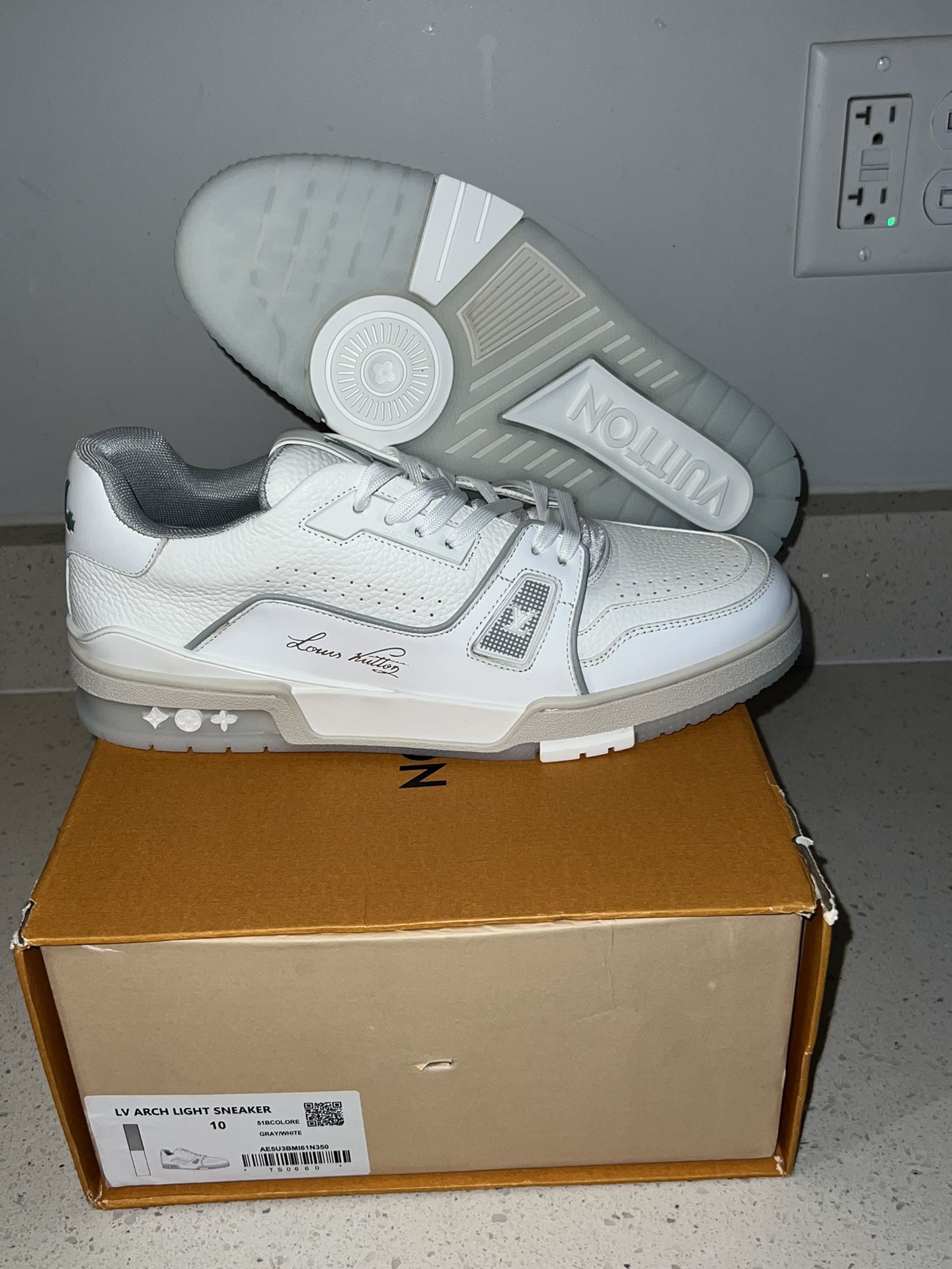 LV Trainers White Grey Size 10 Men Brand New Jordan