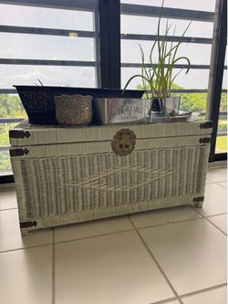 Decorative storage chest