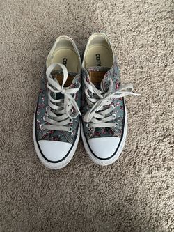 WOMEN CONVERSE SIZE 7