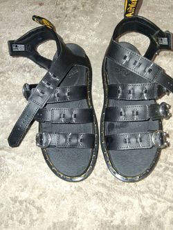 womans platform doc martins size 9