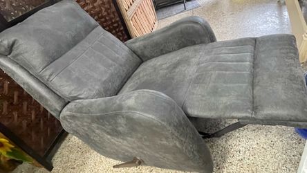 Gray Rocking Recliner Chair 33.5”W, Back removes to go upstairs easy 🚚 Extra
