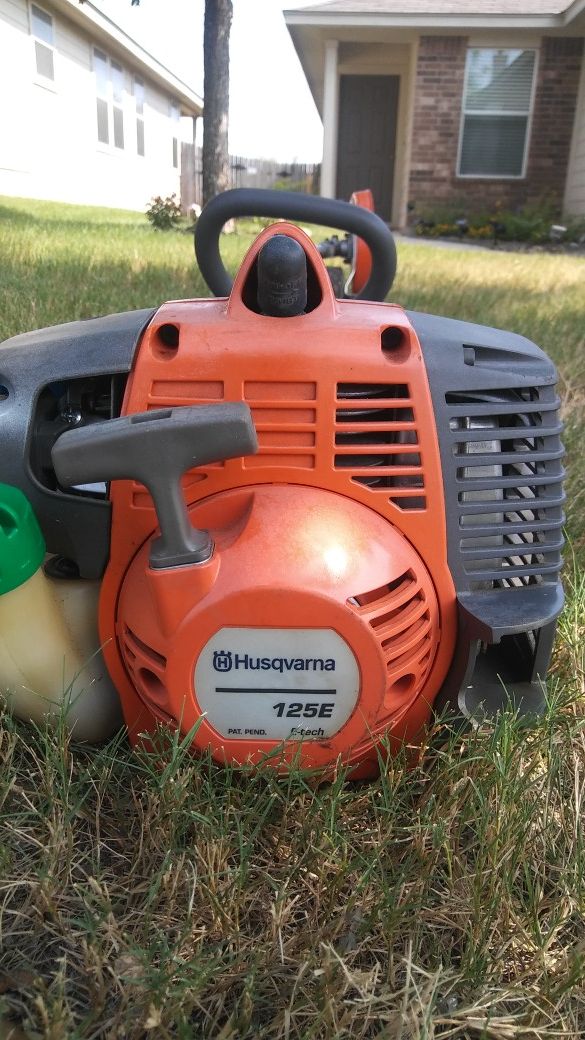 HUSQVARNA 125E 28CC CURVED SHAFT EDGER