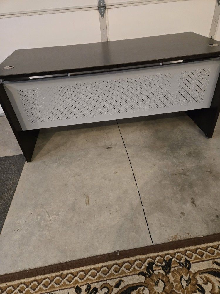 Large Professional Office Desk