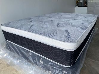 Queen Euro Bamboo Pillow Top!•••