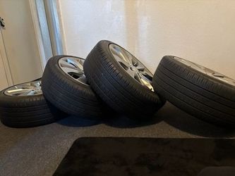 Set of 4 Alloy Wheels with Tires
