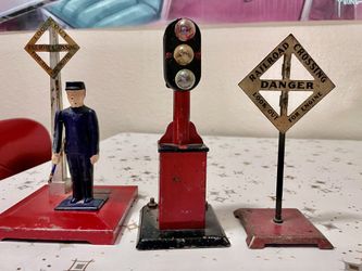 VINTAGE TRAIN FIGURE