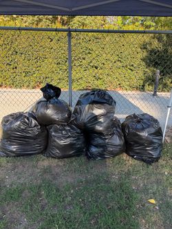 6 big bag ladies /men clothes nice. Clean good condition.