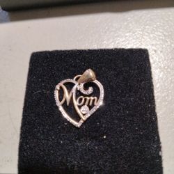 10kt Mom Heart With Tiny Diamond 
