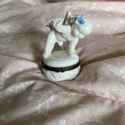 Vintage Porcelain Angel Cherub Trinket Box Flowers Hinged Lid Ganz White