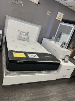 Bedroom Set Set Queen W/light ..