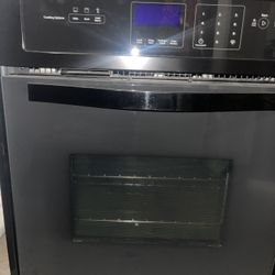 Whirlpool built‑in wall oven from the “AccuBake” / “Gold Series”