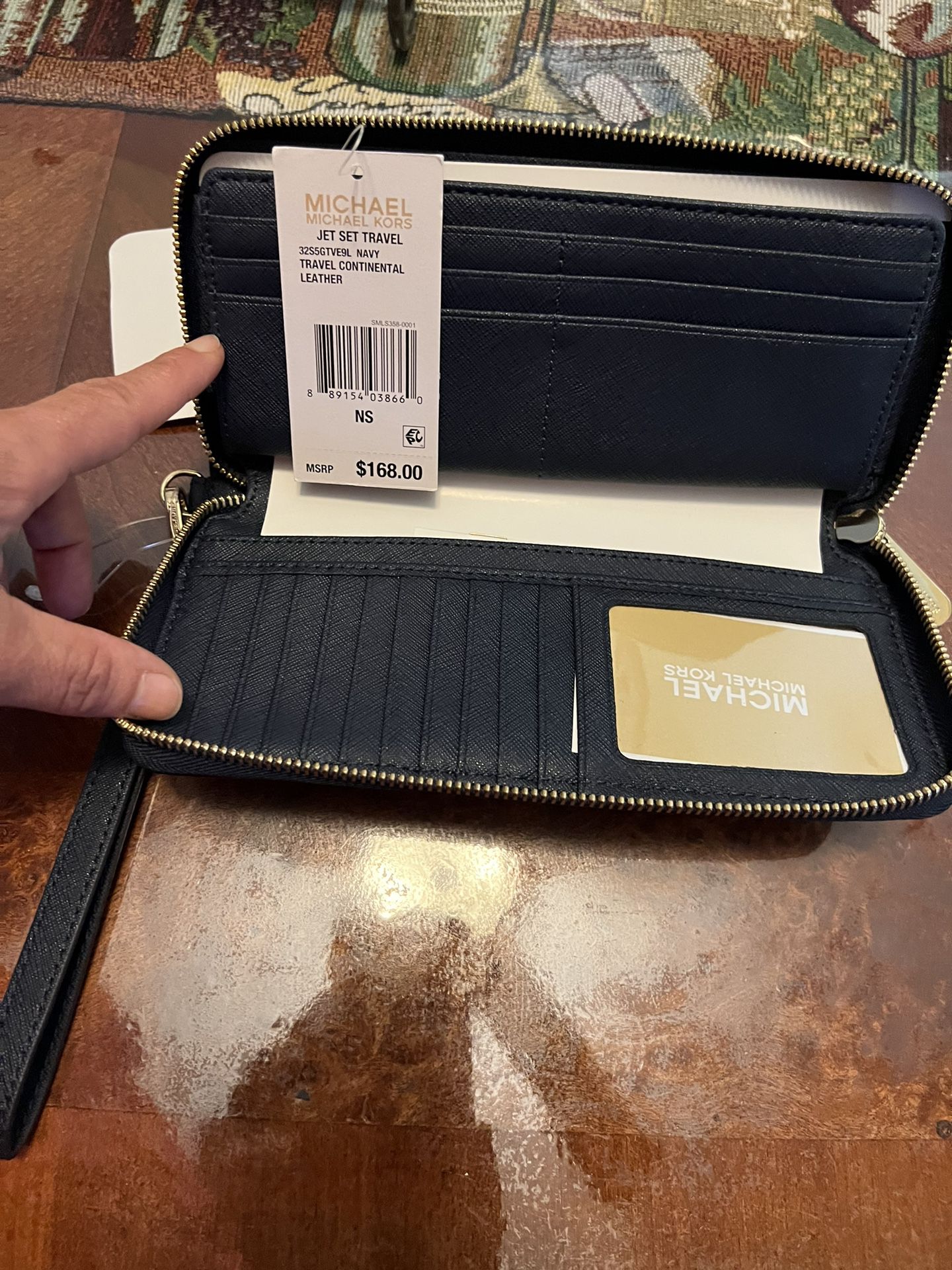Used Michael Kors Black Wallet for Sale in Grand Terrace, CA - OfferUp