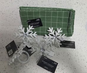 New! 4x Christmas Snowflake Napkin Rings And 4x Napkins 100% Cotton (18x18) . Robert Stanley Home Collection