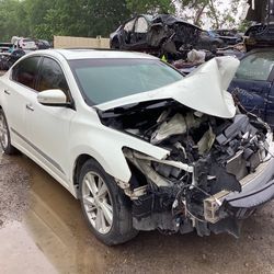 2014 Nissan Altima *parts only*