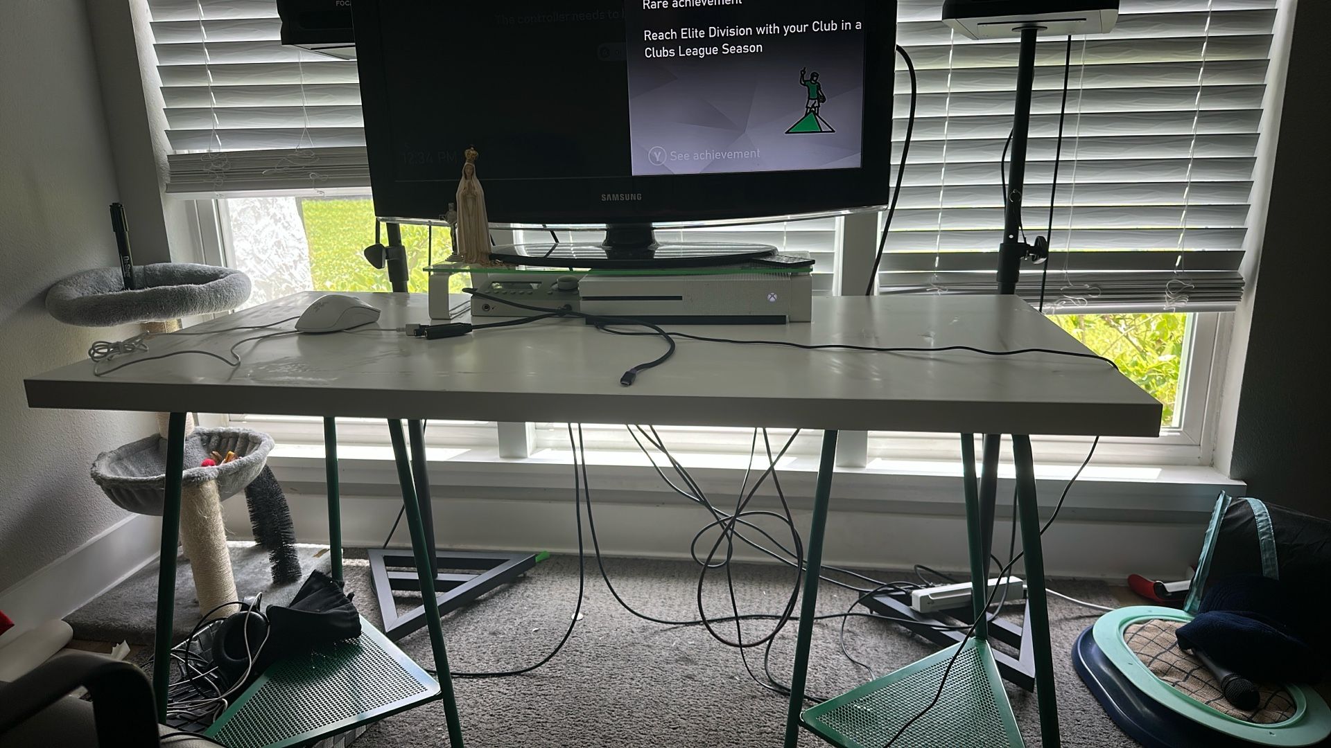 White And Green Study Desk