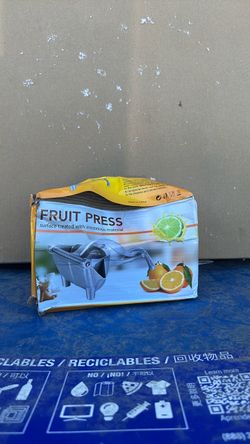 Manual fruit presser