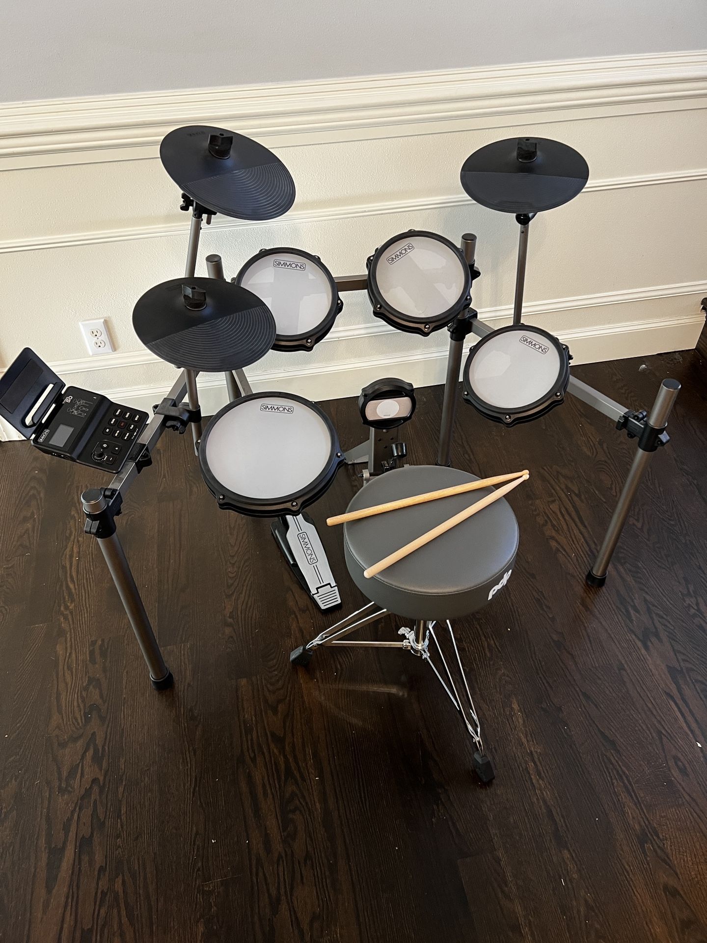 Simmons Titan 50 Electronic Drum Set w/ Throne