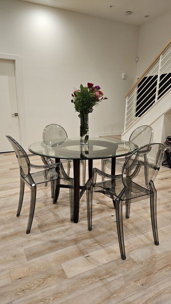 Crate And Barrel Dining Table With 4 Ghost Chairs ( Acrylic)