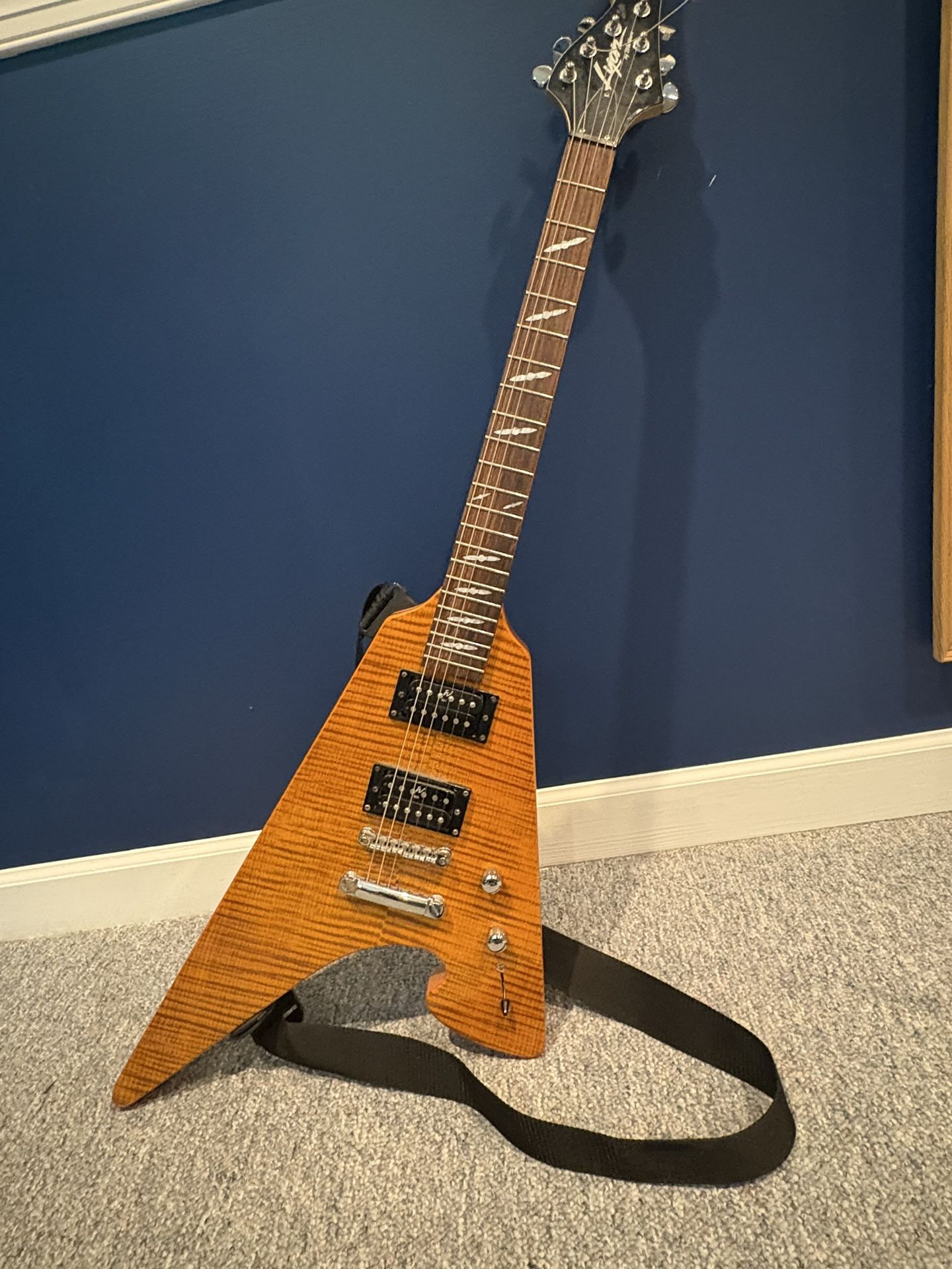 Lyon / Washburn Flying V