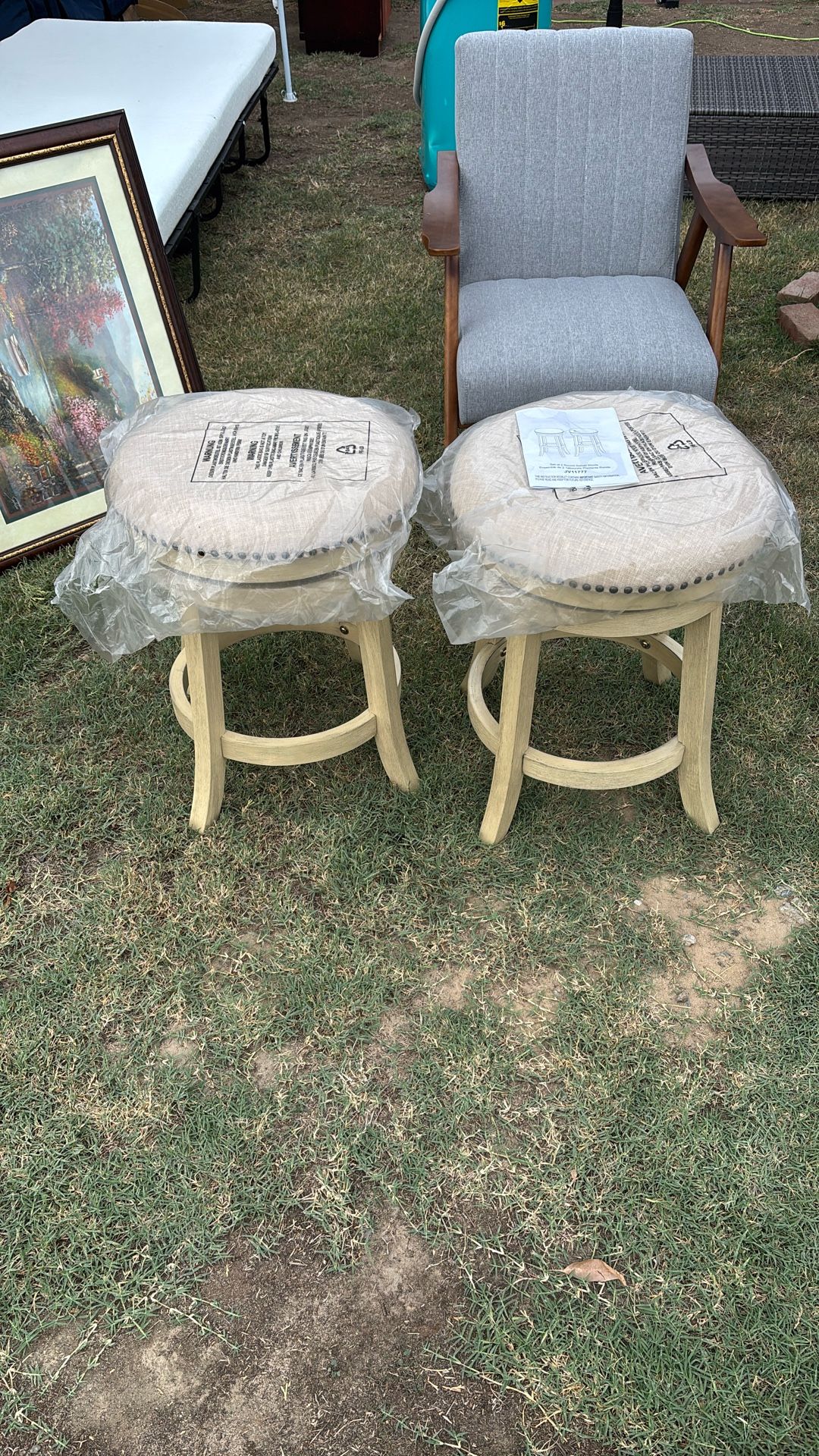 2 Round Swivel Stools