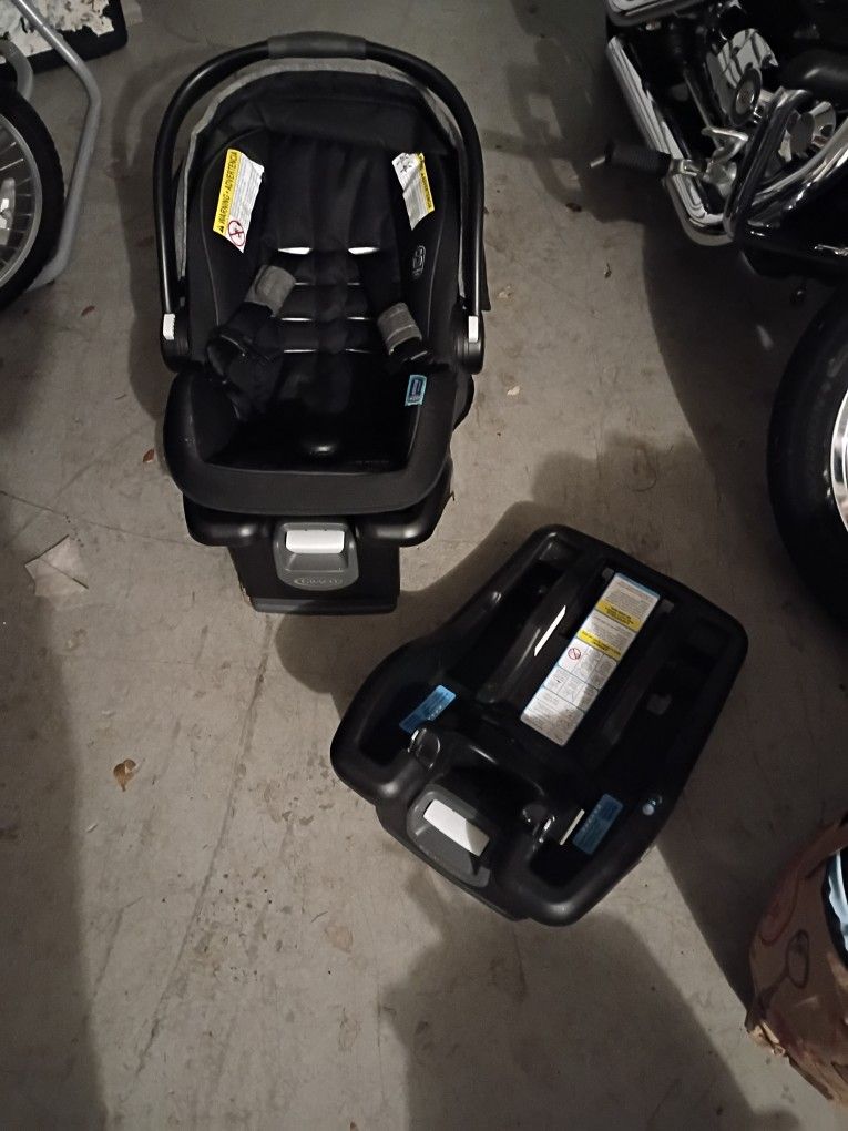 Graco Infant Car Seat With Base And Extra Base