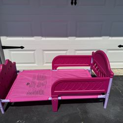 Pink Toddler Bed, Disney Minnie Mouse  Location new port Richey 