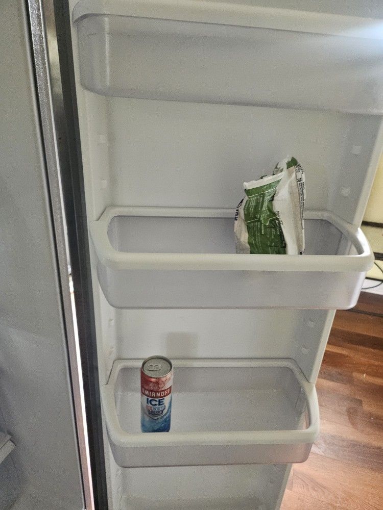 Whirlpool   Refrigerator  N Freezer 