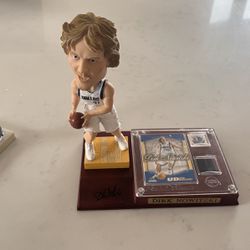 Dirk Nowitzki Limited Ed Bobblehead + Game Used Jersey 