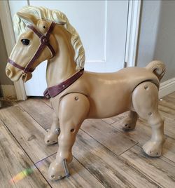 Ride on horse Marvel the Mustang