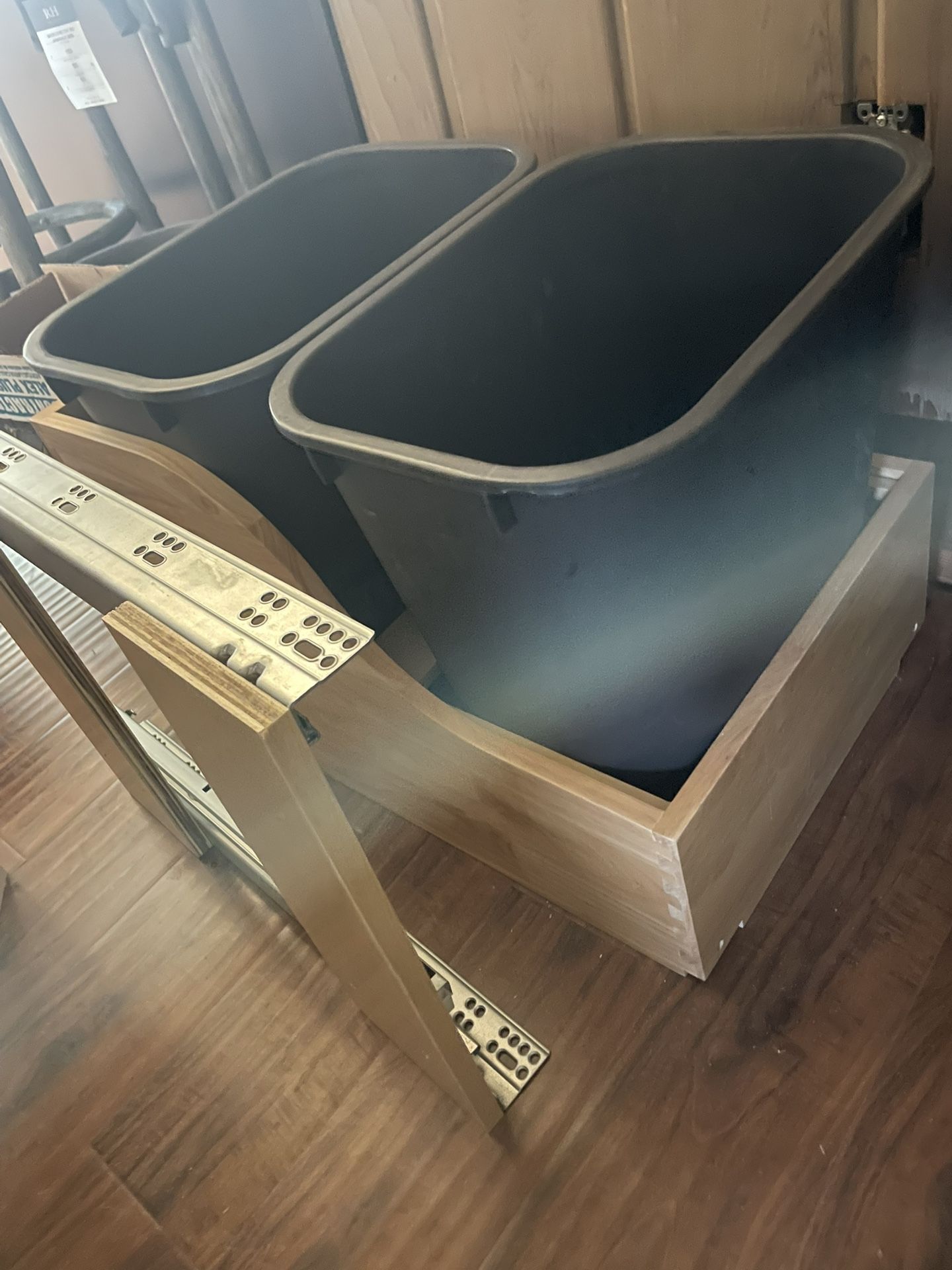 18 Inch Cabinet With Trash Can Insert