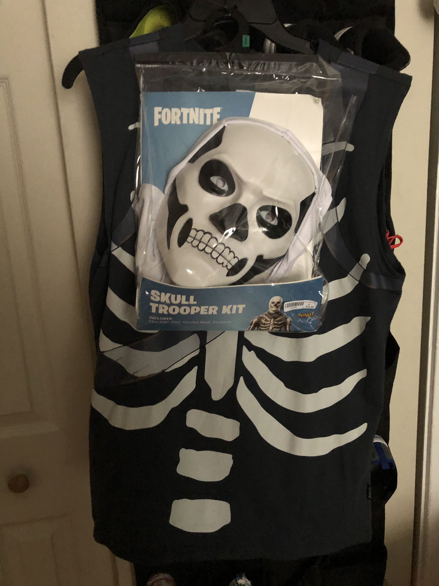 Fortnite Skull Trooper costume
