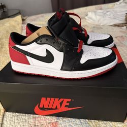 NEW Jordan 1 Low Retro Black Toe Size 9.5M