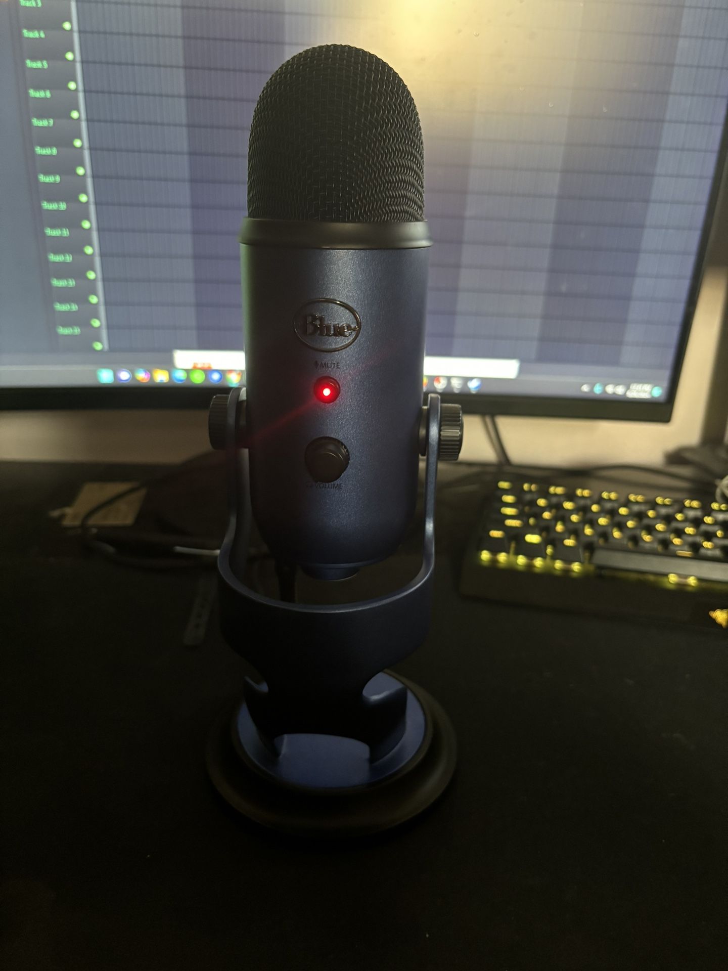 BLUE YETI USB MICROPHONE