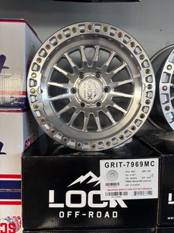 Bendo un set de Rines nuevos con llantas usadas para Toyota Tacoma Chevy Silverado